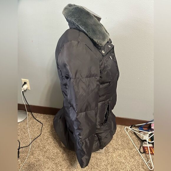 Michael Kors Women’s Medium Gray Puffer Parka with Faux Fur Collar - Picture 3 of 7